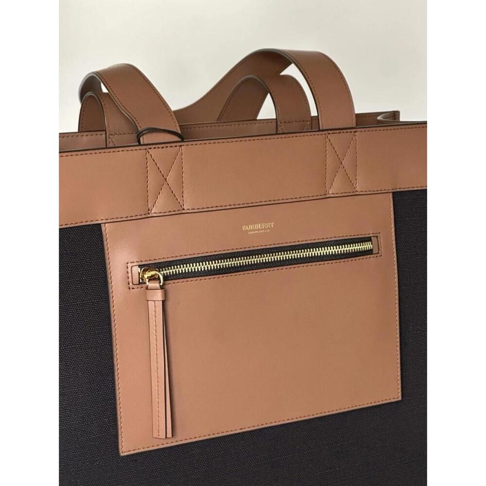 BNWT Burberry Manzon Tote Shoulder Bag Black/Dark Brown $1,350 - Picture 2 of 9